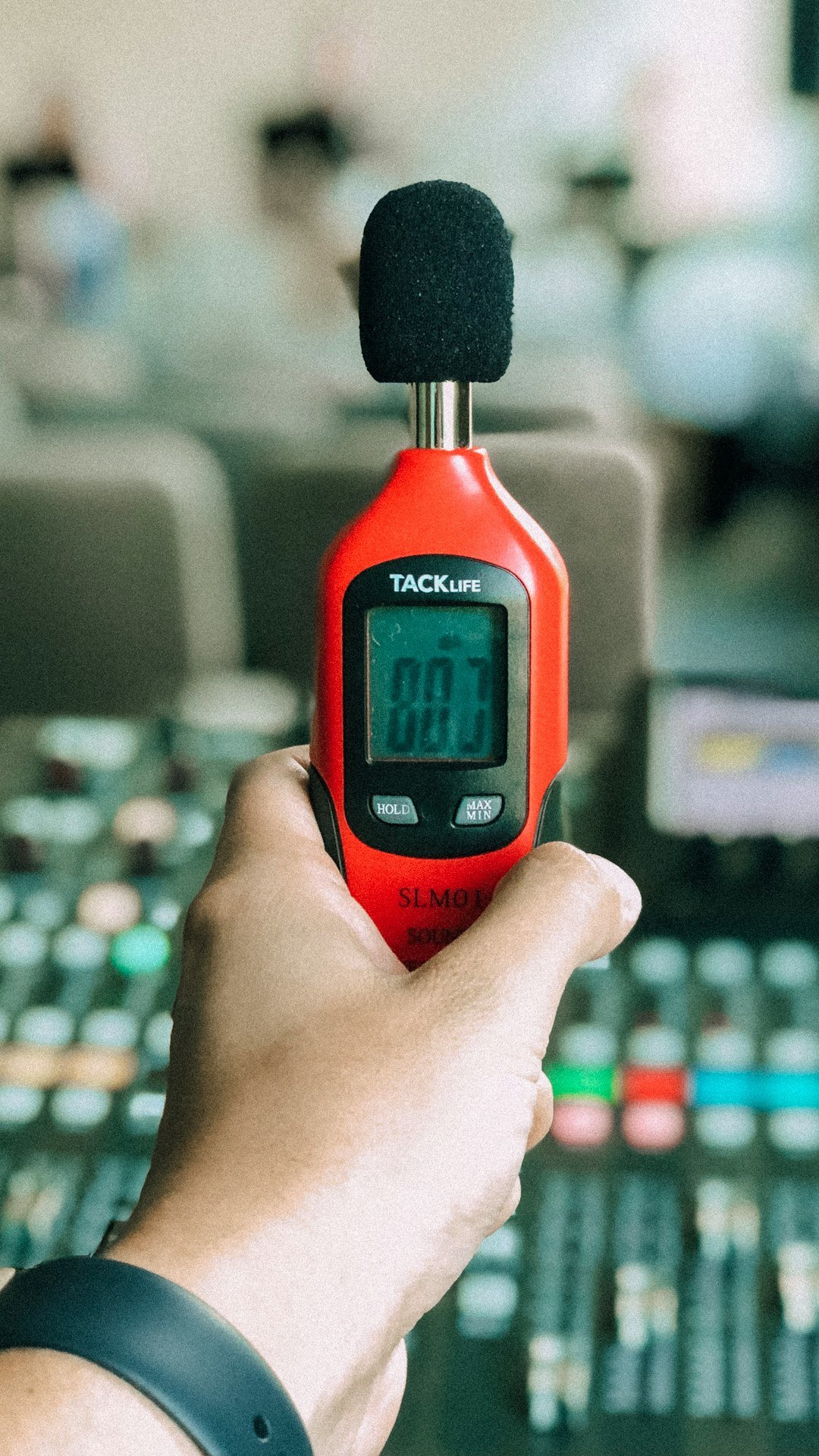 Handzame digitale geluidmeter voor het meten van geluidsniveaus